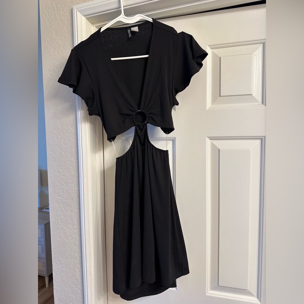H&M mini cut out short sleeve dress